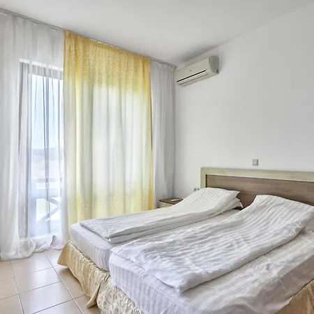 на плаж градина Apartment Chernomorets